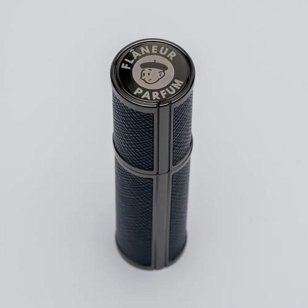 Flâneur Parfum leather travel atomizer top view showing engraved brand logo on aluminium cap